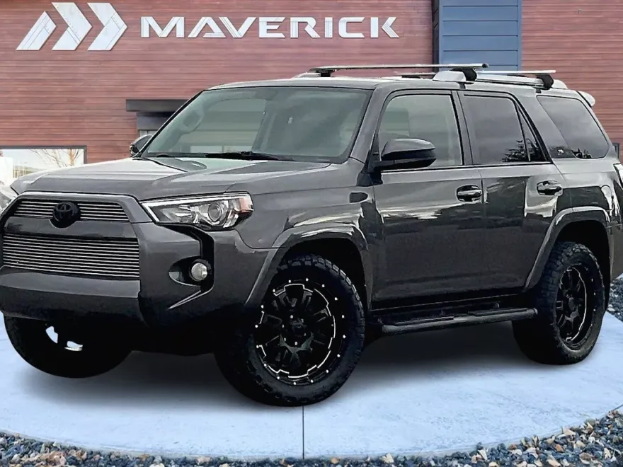 2016 Toyota 4Runner SR5 photo 1