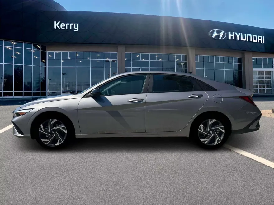 2025 Hyundai Elantra SEL Sport photo 1