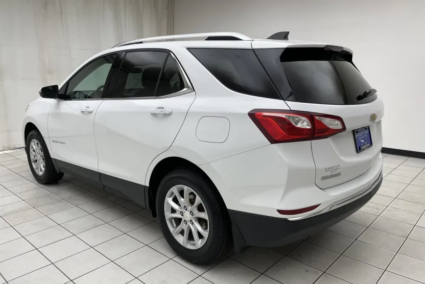 2019 Chevrolet Equinox LT photo 1