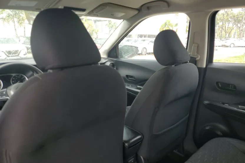 2021 Nissan Kicks S photo 1