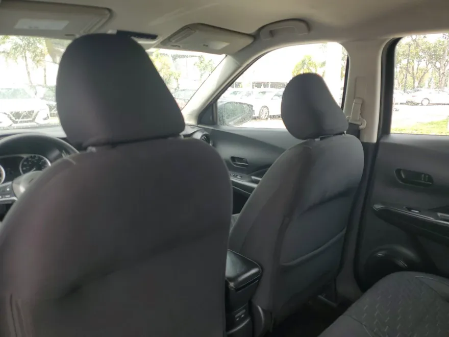 2021 Nissan Kicks S photo 1