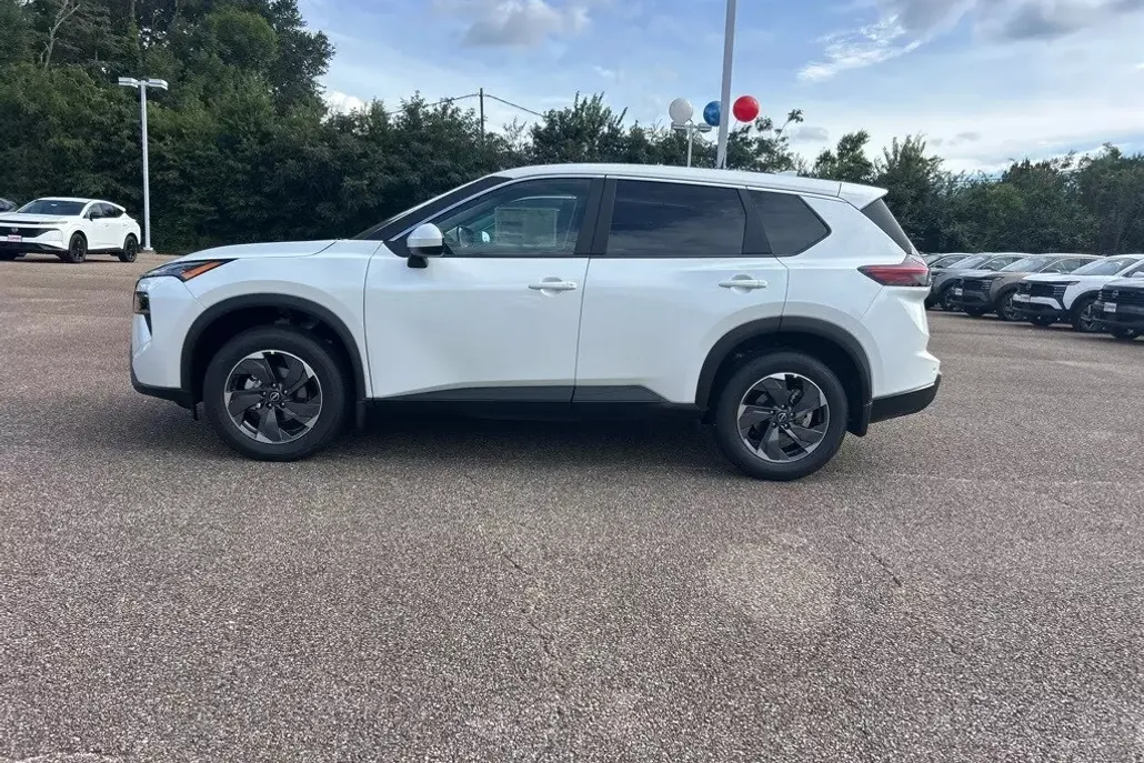 2026 Nissan Rogue SV photo 1