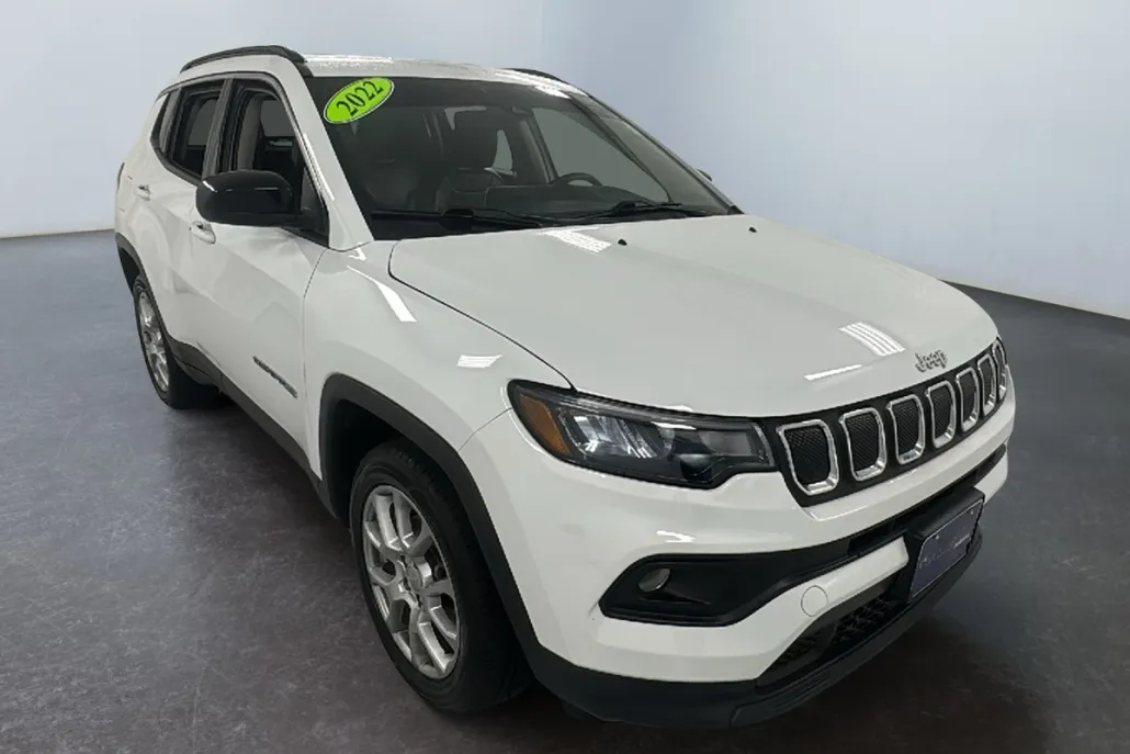 2022 Jeep Compass Latitude Lux photo 1