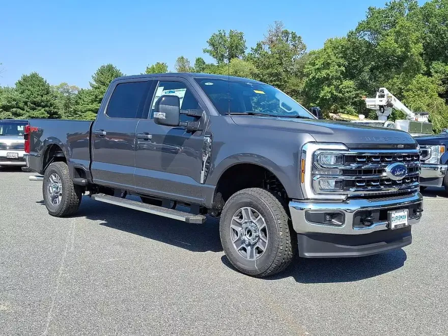 2026 Ford F-350 Lariat photo 1