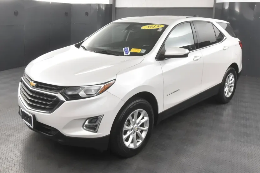 2019 Chevrolet Equinox LT photo 1