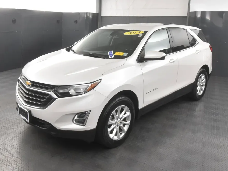 2019 Chevrolet Equinox LT photo 1
