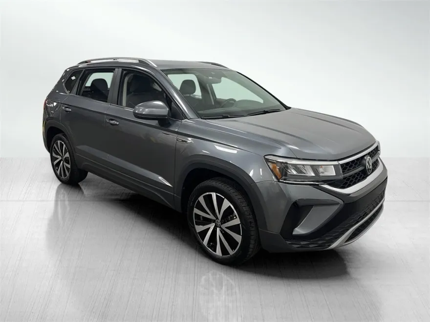 2024 Volkswagen Taos SE photo 1