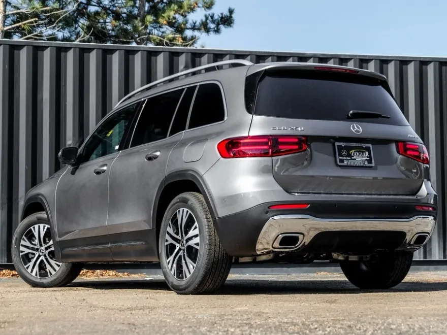 2025 Mercedes Benz GLB 250 4MATIC photo 1