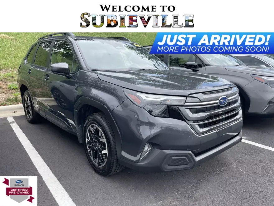 2025 Subaru Forester Premium Base photo 1