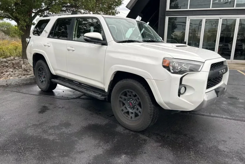 2018 Toyota 4Runner TRD Off-Road Premium photo 1