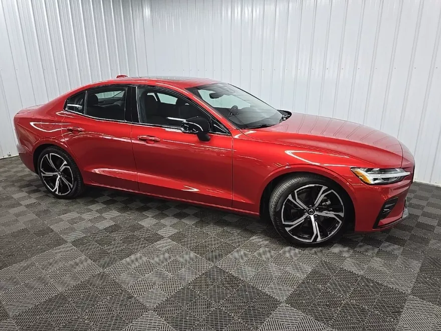 2023 Volvo S60 Ultimate photo 1