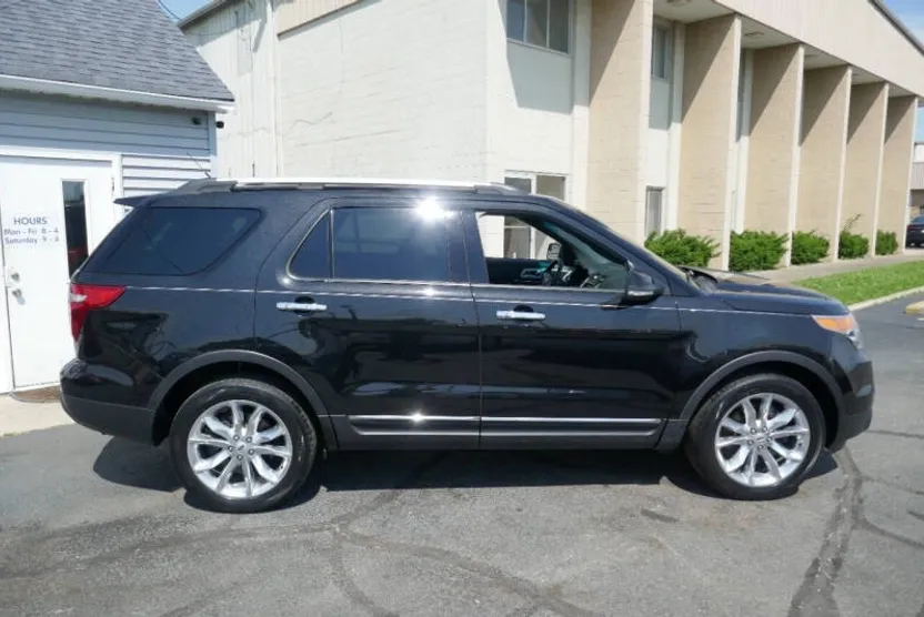 2015 Ford Explorer XLT photo 1