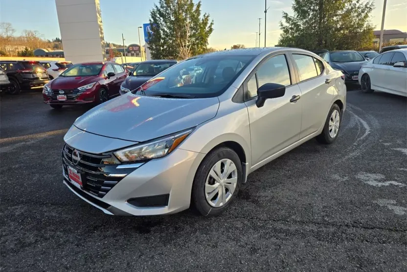2025 Nissan Versa 1.6 S photo 1
