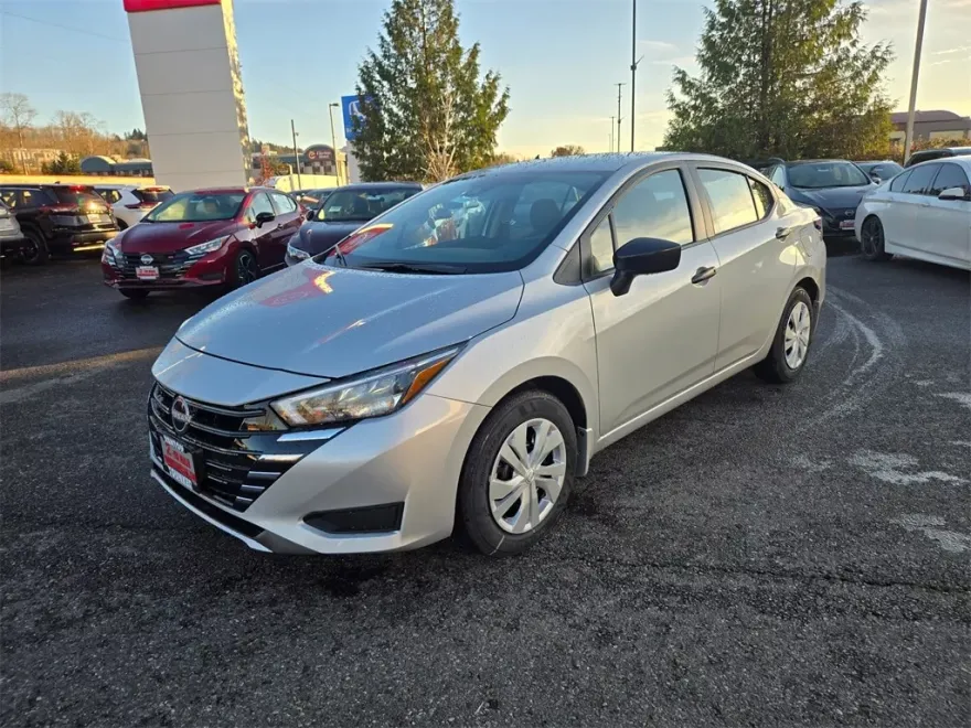 2025 Nissan Versa 1.6 S photo 1
