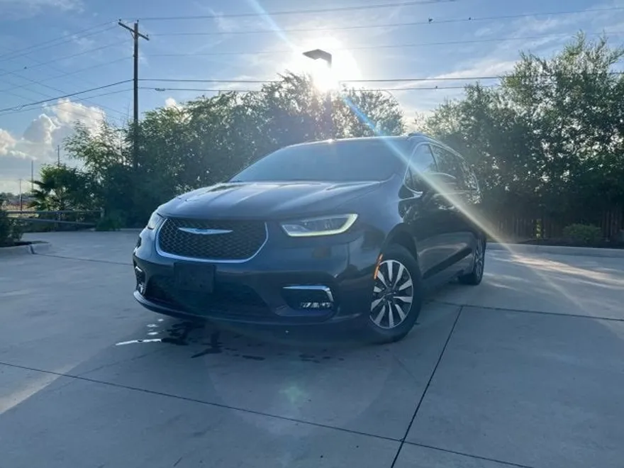2021 Chrysler Pacifica Hybrid Touring L photo 1