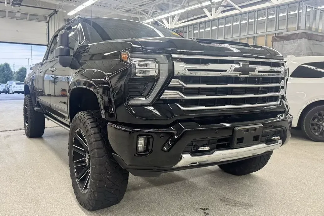 2024 Chevrolet Silverado 2500HD High Country photo 1
