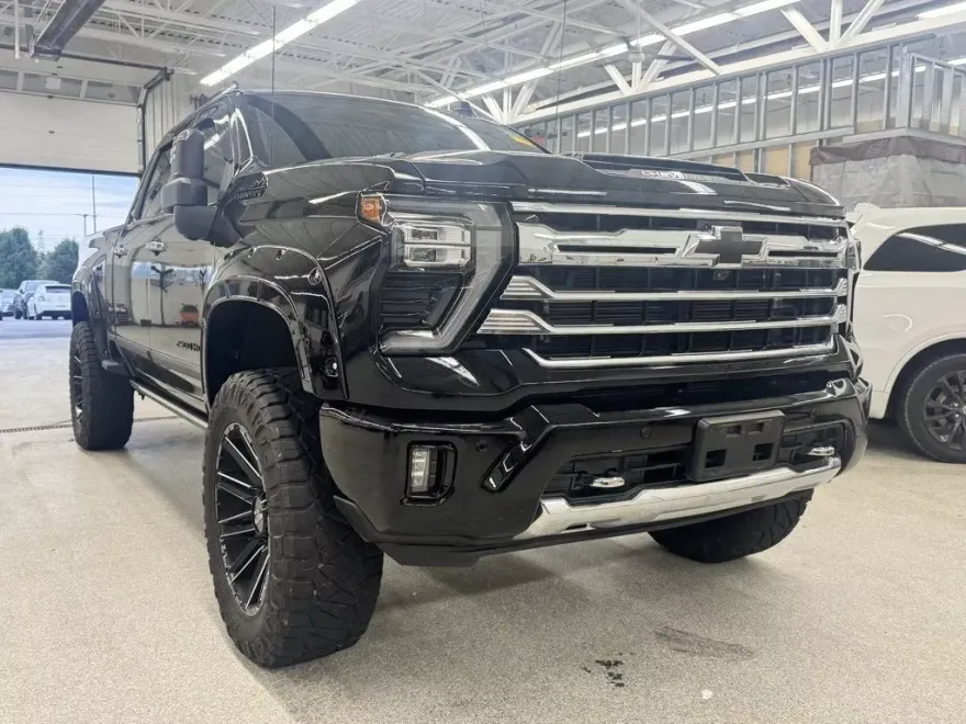 2024 Chevrolet Silverado 2500HD High Country photo 1