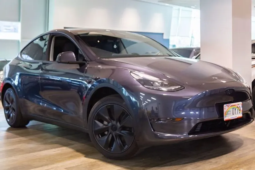 2024 Tesla Model Y Long Range photo 1