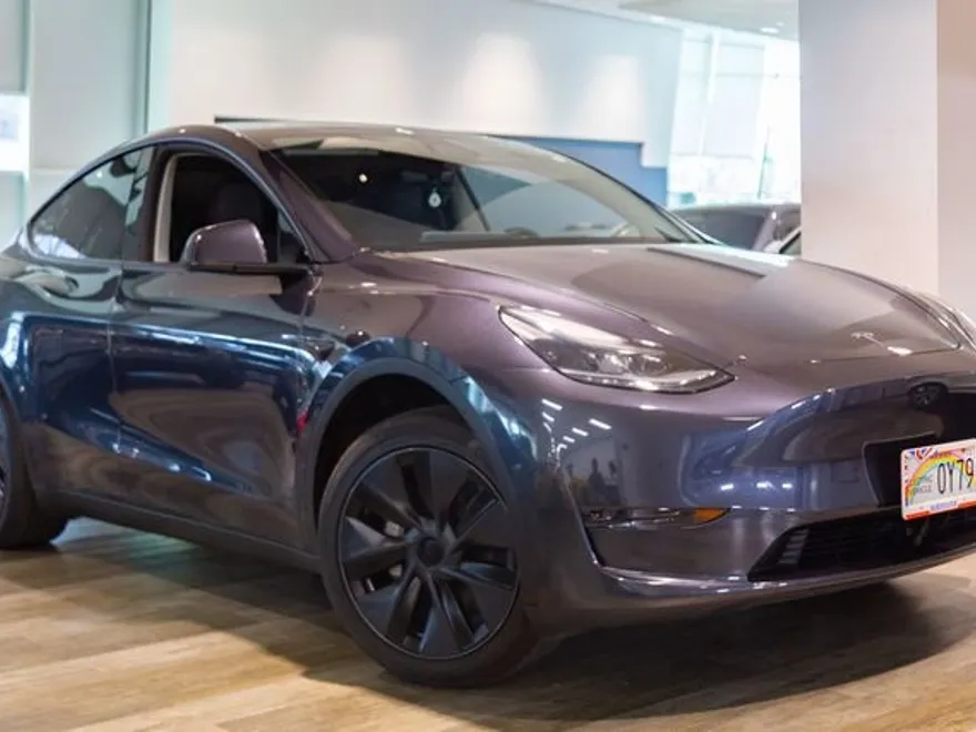 2024 Tesla Model Y Long Range photo 1