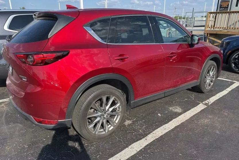 2021 Mazda CX-5 Signature photo 1