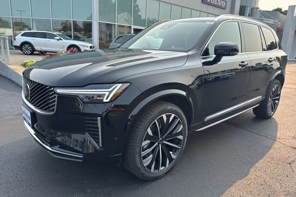 2026 Volvo XC90 Plus photo 1
