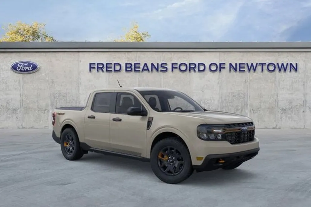 2024 Ford Maverick XLT photo 1