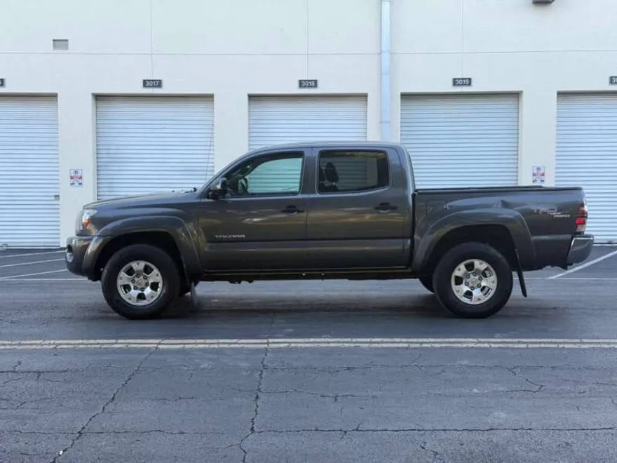 2011 Toyota Tacoma PreRunner V6 photo 1