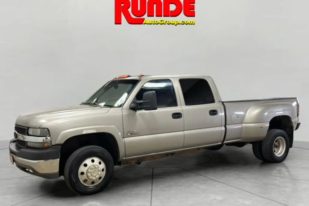 2002 Chevrolet Silverado 3500HD LS photo 1