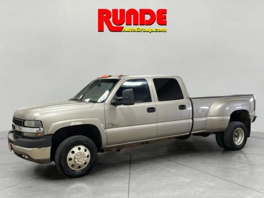 2002 Chevrolet Silverado 3500HD LS photo 1