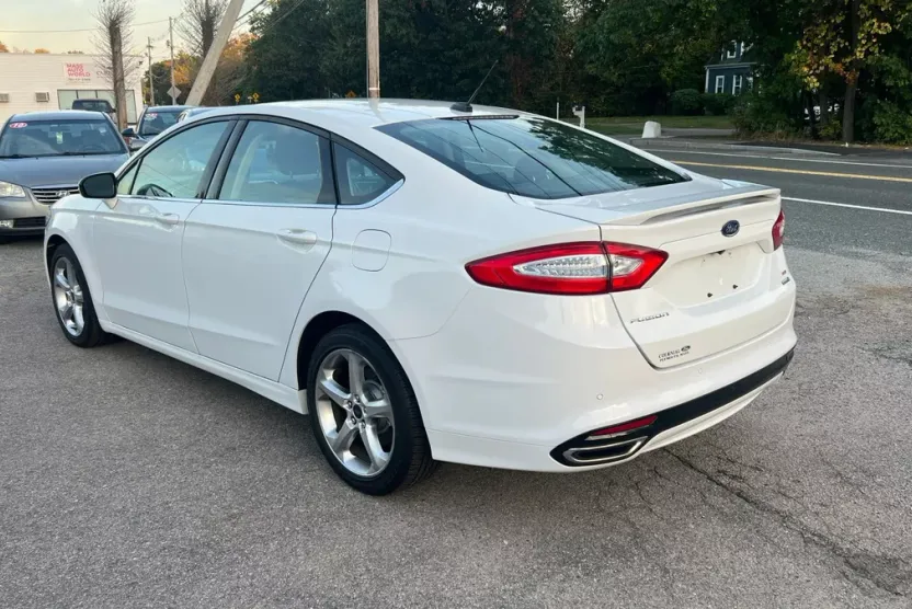 2016 Ford Fusion SE photo 1