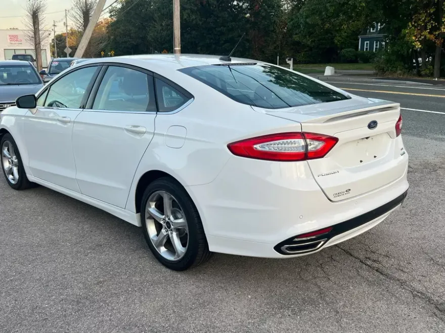 2016 Ford Fusion SE photo 1