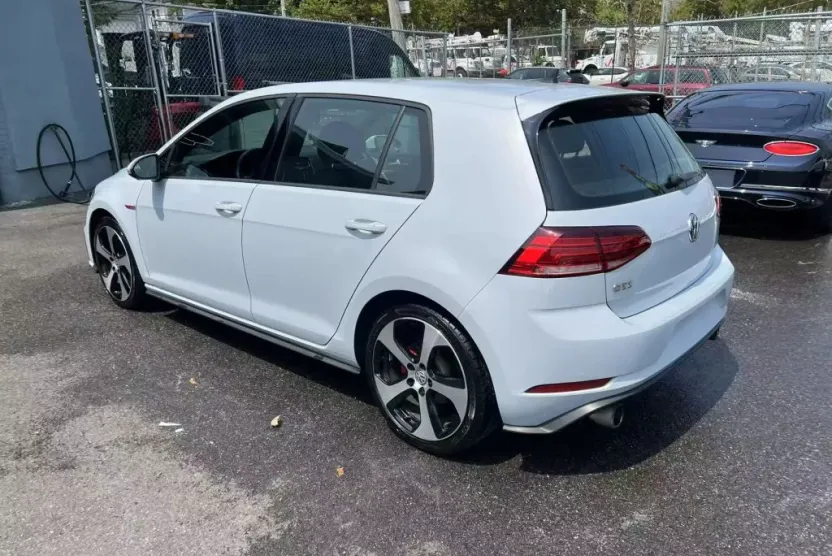 2018 Volkswagen Golf GTI photo 1