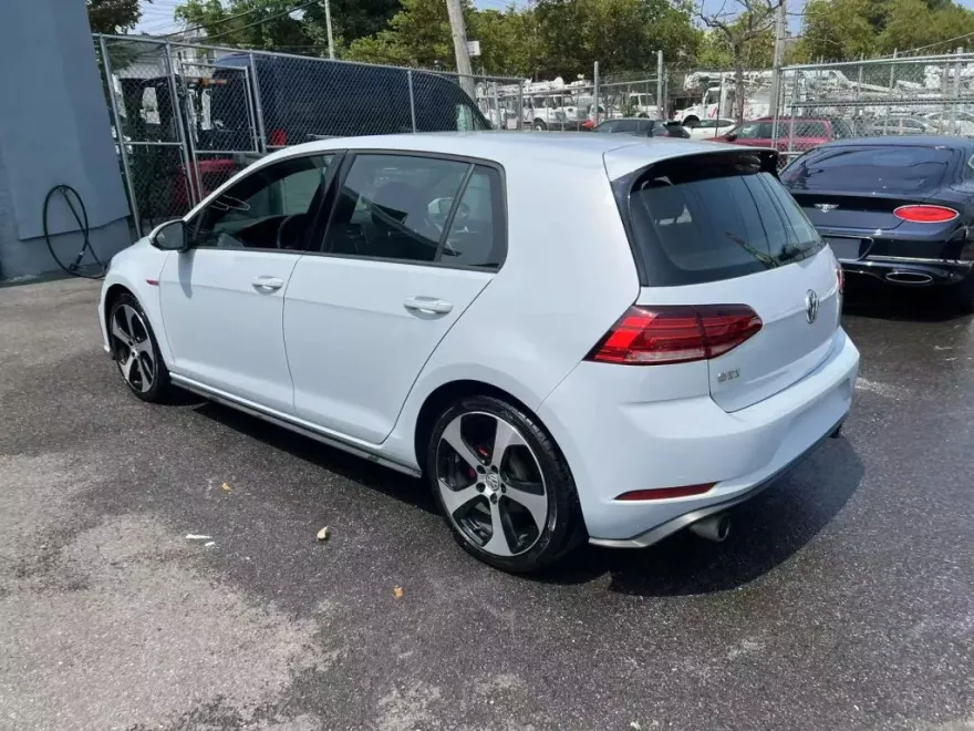 2018 Volkswagen Golf GTI photo 1