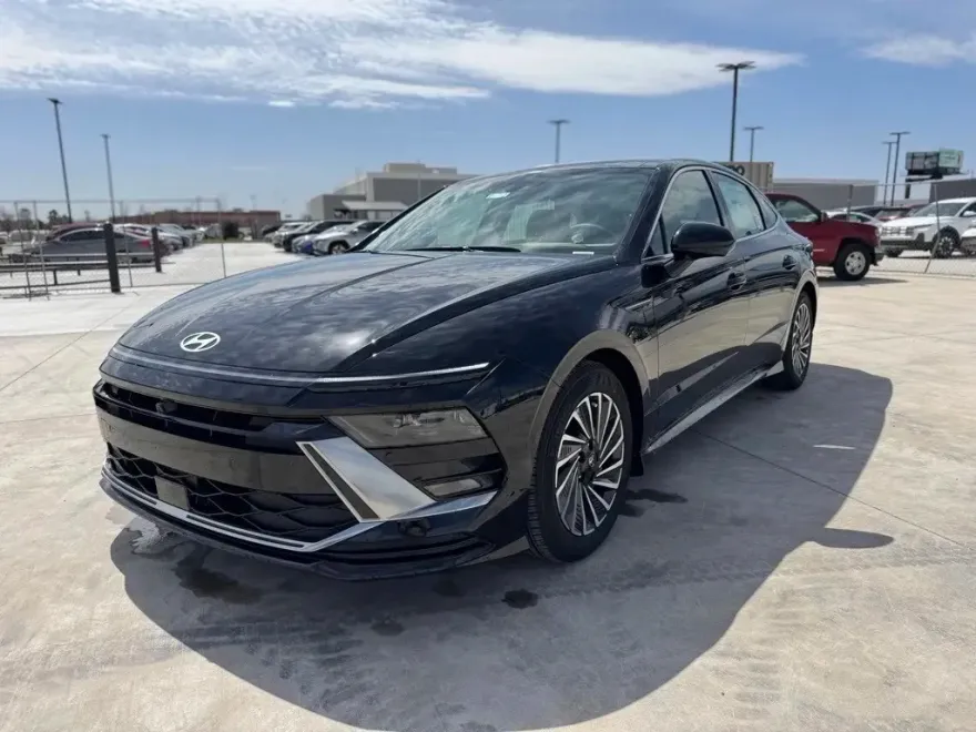2025 Hyundai Sonata Hybrid Limited photo 1