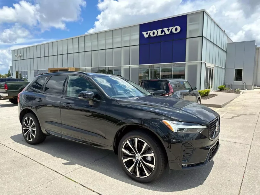 2025 Volvo XC60 B5 Plus photo 1