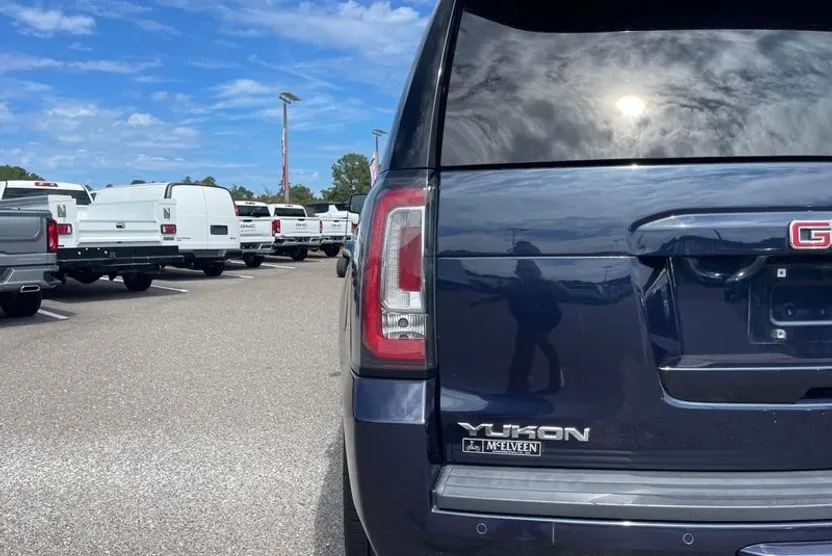 2019 Gmc Yukon SLT photo 1