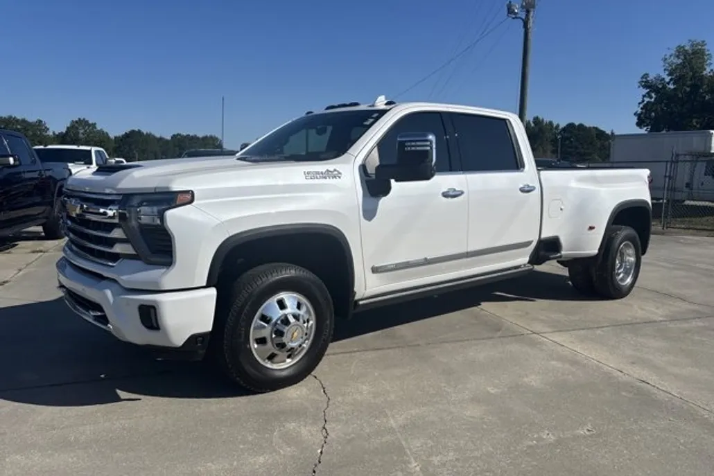 2025 Chevrolet Silverado 3500HD High Country photo 1