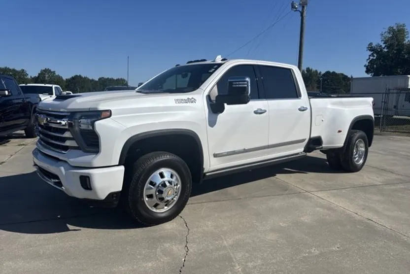 2025 Chevrolet Silverado 3500HD High Country photo 1