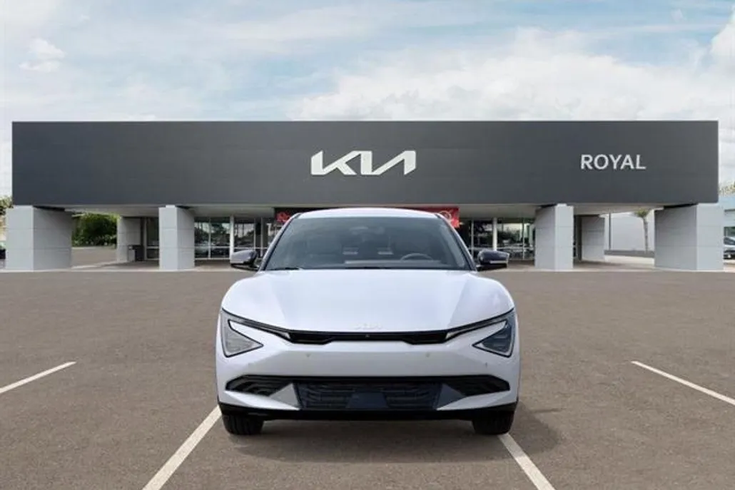 2025 Kia EV6 Light photo 1