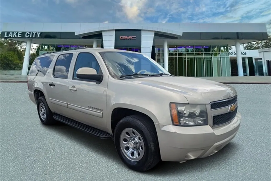 2014 Chevrolet Suburban 1500 LT photo 1