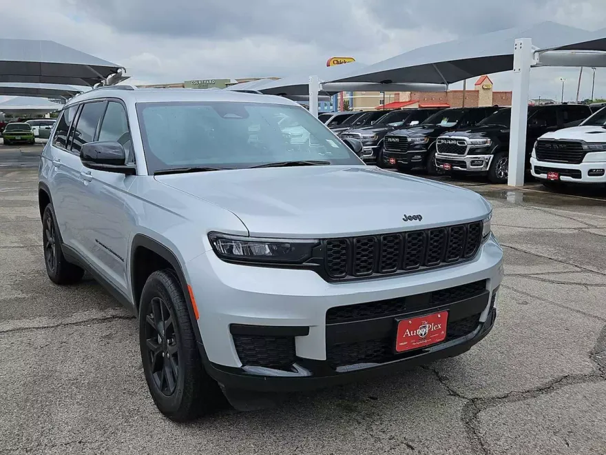 2024 Jeep Grand Cherokee Laredo photo 1