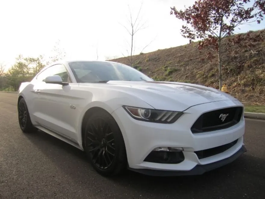 2017 Ford Mustang GT photo 1