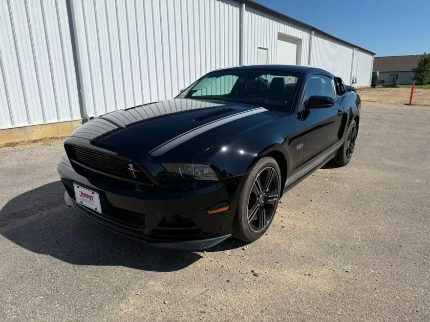 2013 Ford Mustang GT Premium photo 1