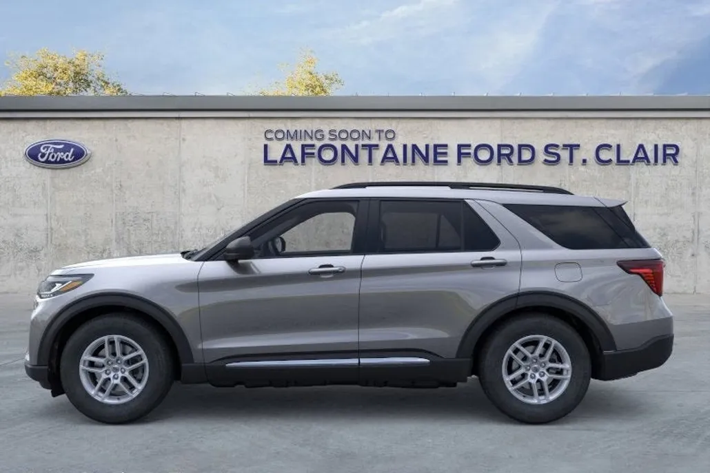 2025 Ford Explorer photo 1