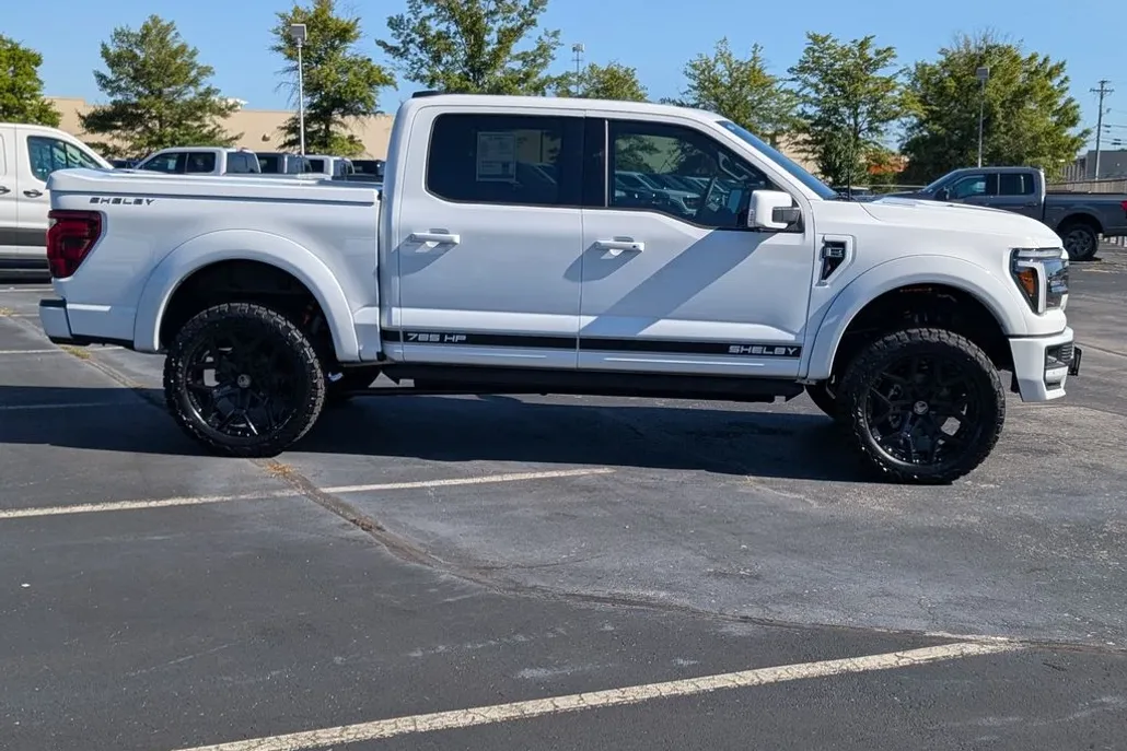 2025 Ford F-150 Lariat photo 1