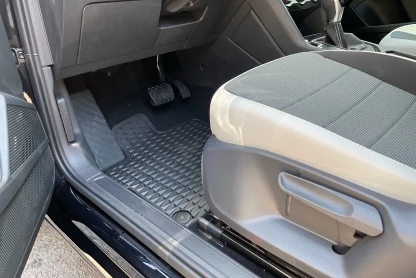 2025 Volkswagen Taos S photo 1