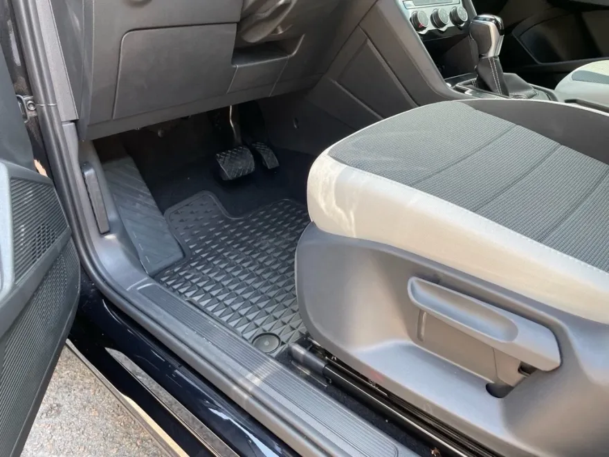 2025 Volkswagen Taos S photo 1