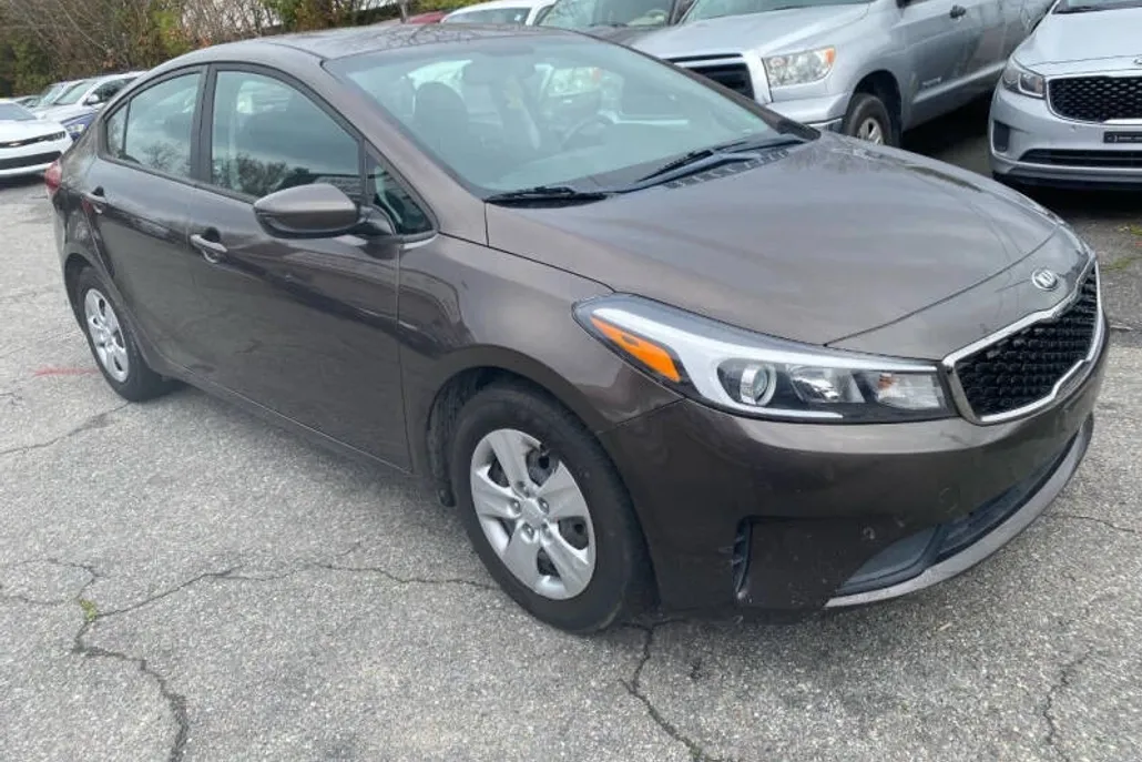 2017 Kia Forte LX Base photo 1