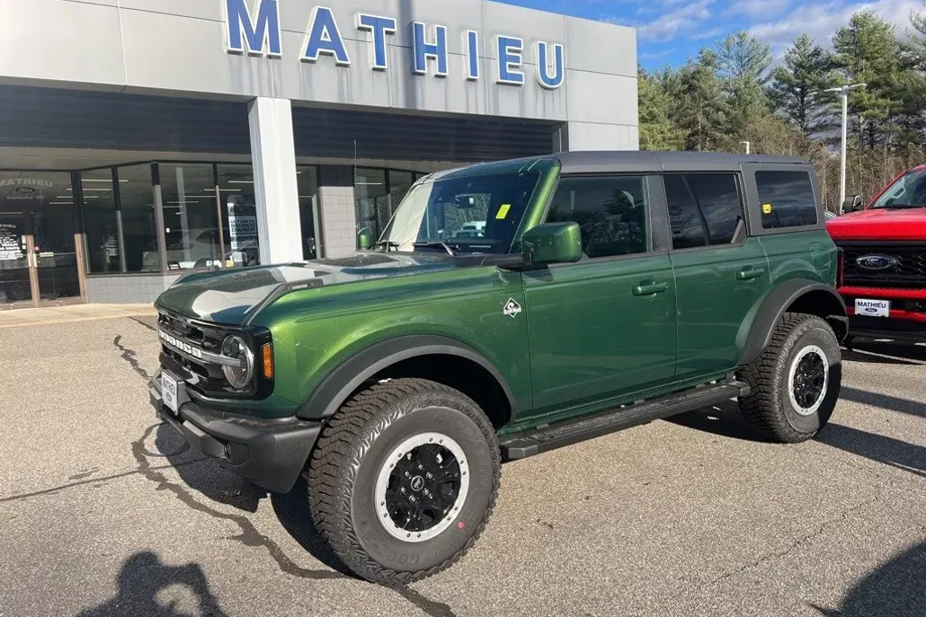 2024 Ford Bronco Outer Banks photo 1