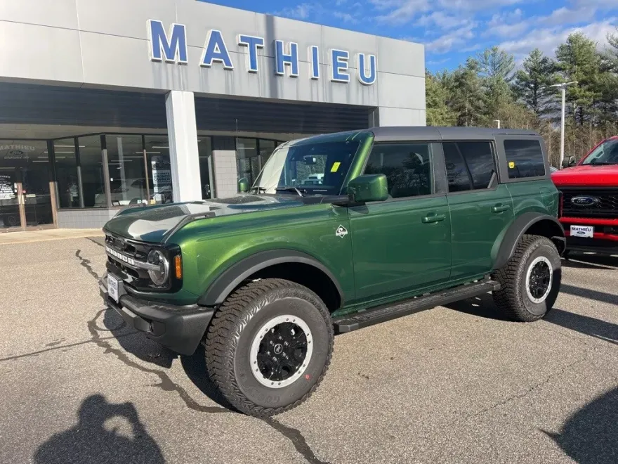 2024 Ford Bronco Outer Banks photo 1